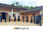  Đọc thông tin và quan sát các hình 1, 2, em hãy kể tên mội số dân tộc sinh sống ở vùng Trung du và miền núi Bắc Bộ.